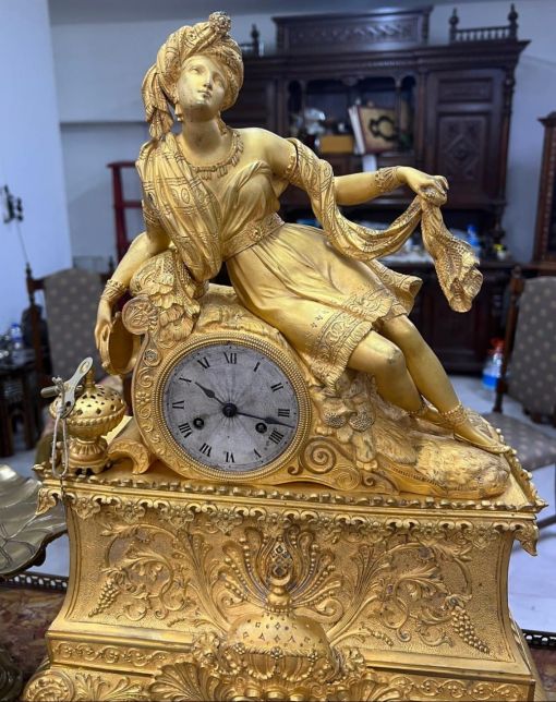 Suadiye Antika Kadın Fügürlü Masa Saati