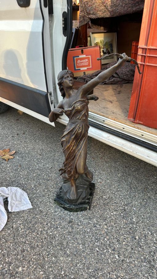 Antik bronz bir heykel